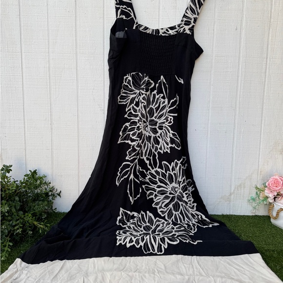 VINCE CAMUTO
Women's Floral Square-Neck Smocked-Back Sleeveless
Maxi Dress Sz M - Picture 11 of 12